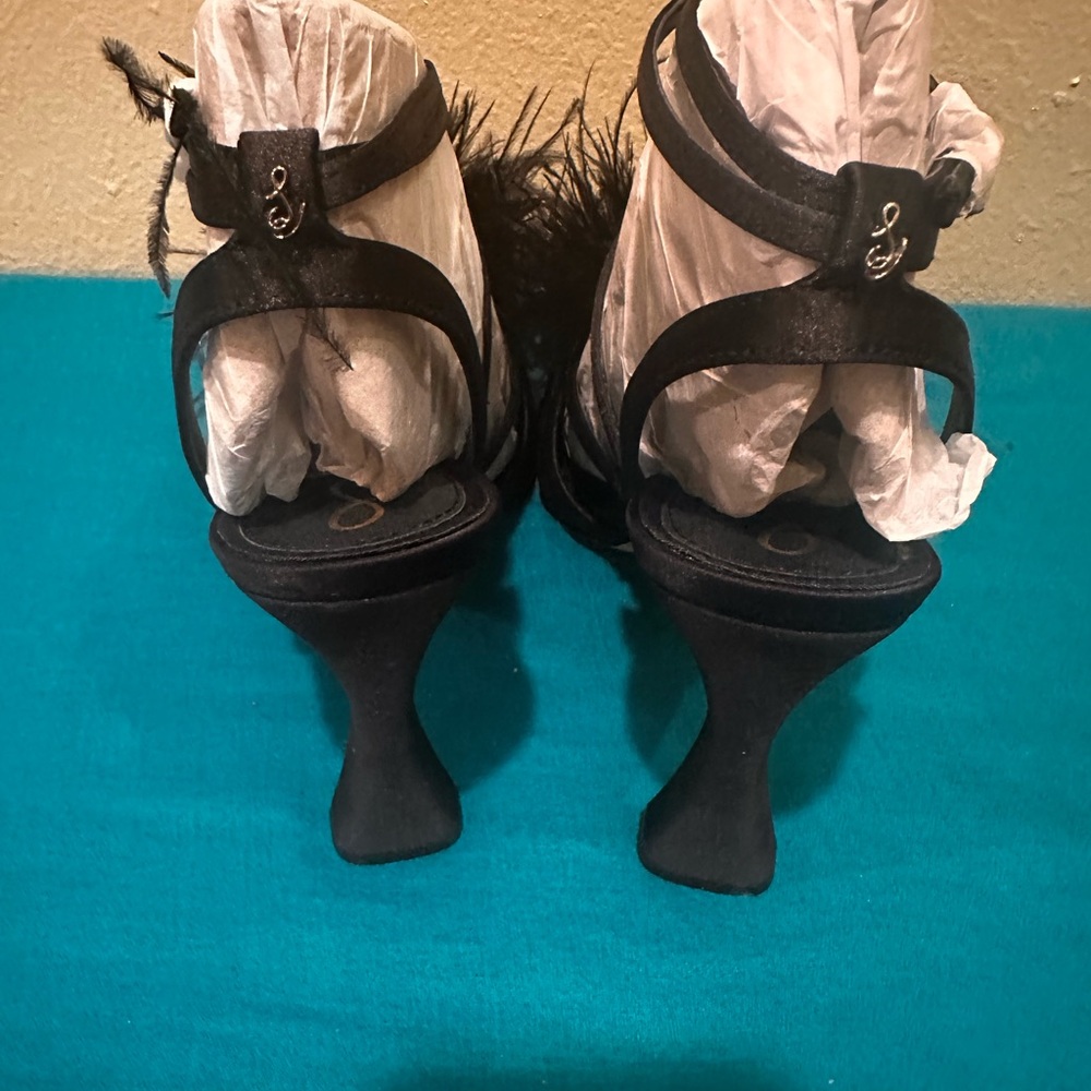 Elegant New Sam Edelman Ladies Black Layton Heeled Feathered Sandals Size 9.5 - Picture 7 of 11